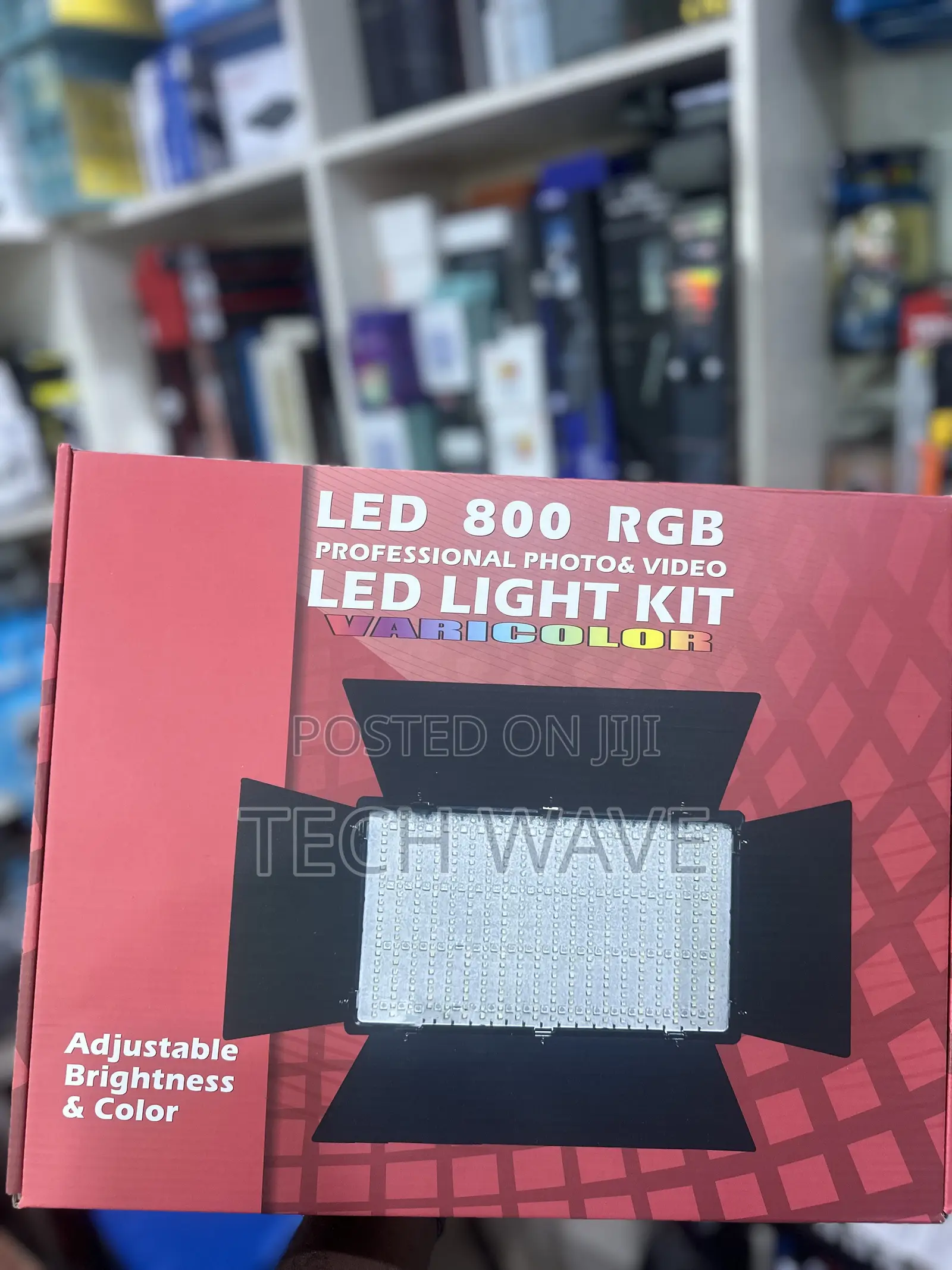 Pro Led 800 R.G.B With Adapter Batteries Tripod Stand