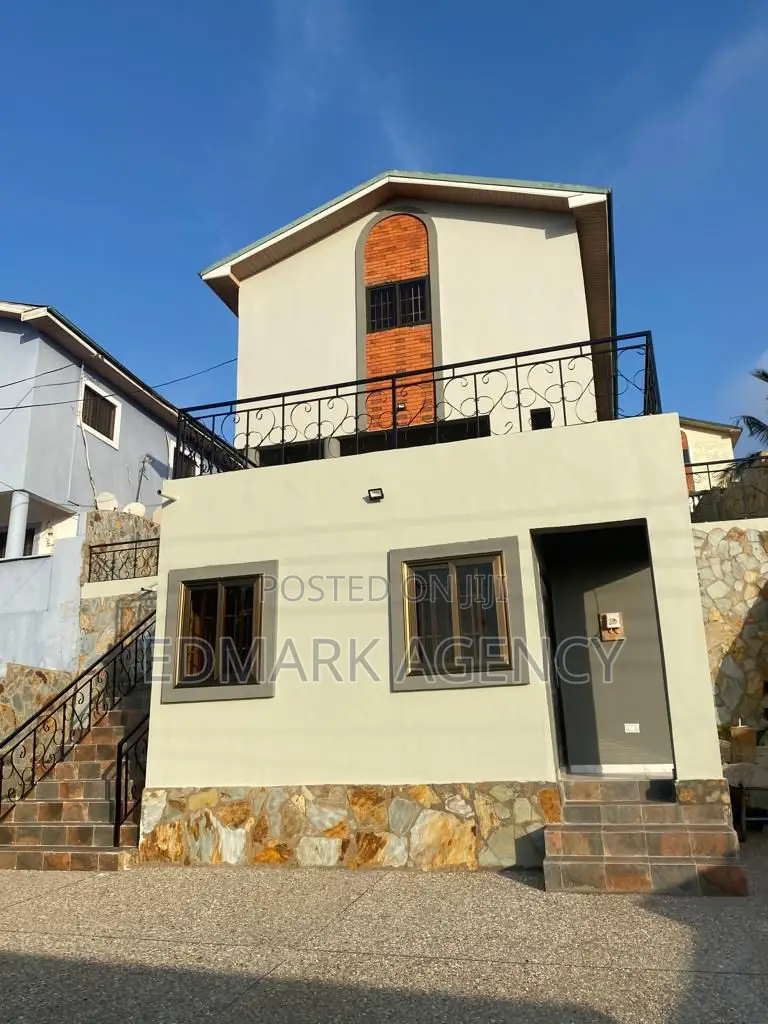 3bdrm House in Ashongman Estate, Police Station for sale