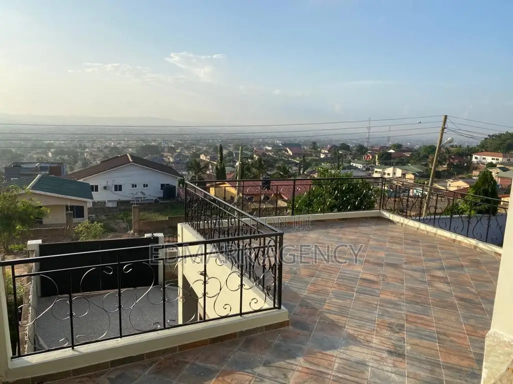 3bdrm House in Ashongman Estate, Police Station for sale