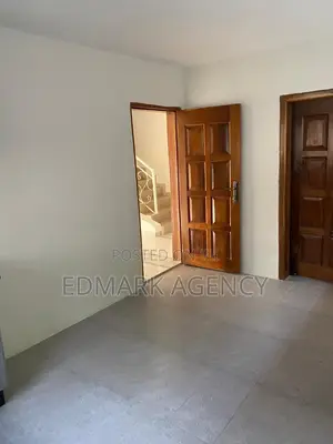 3bdrm House in Ashongman Estate, Police Station for sale