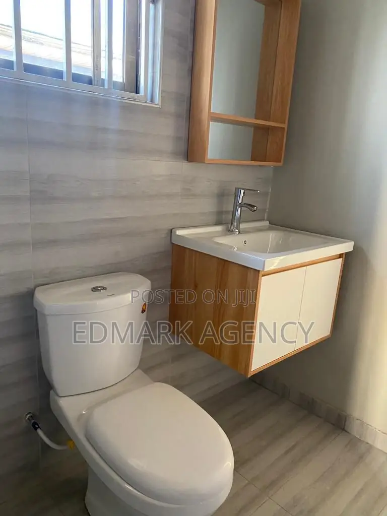 3bdrm House in Ashongman Estate, Police Station for sale