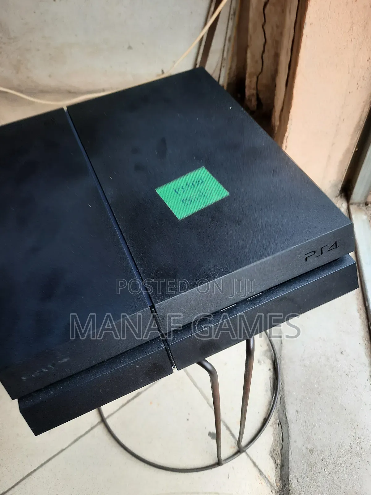 Ps4 Standard With 6 Games and One Controller