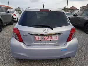 Toyota Vitz 1.3 FWD 5dr 2013 Silver