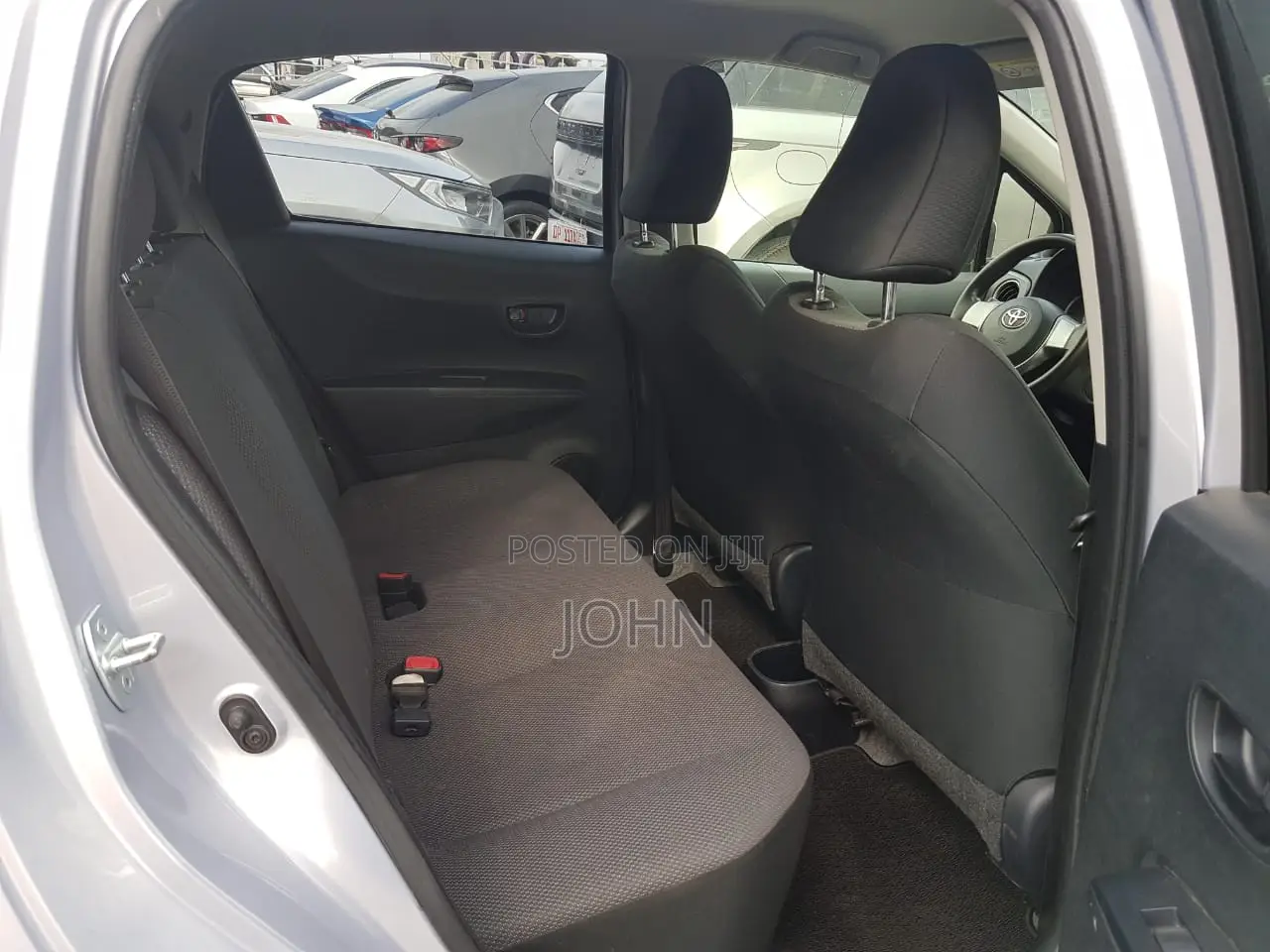 Toyota Vitz 1.3 FWD 5dr 2013 Silver