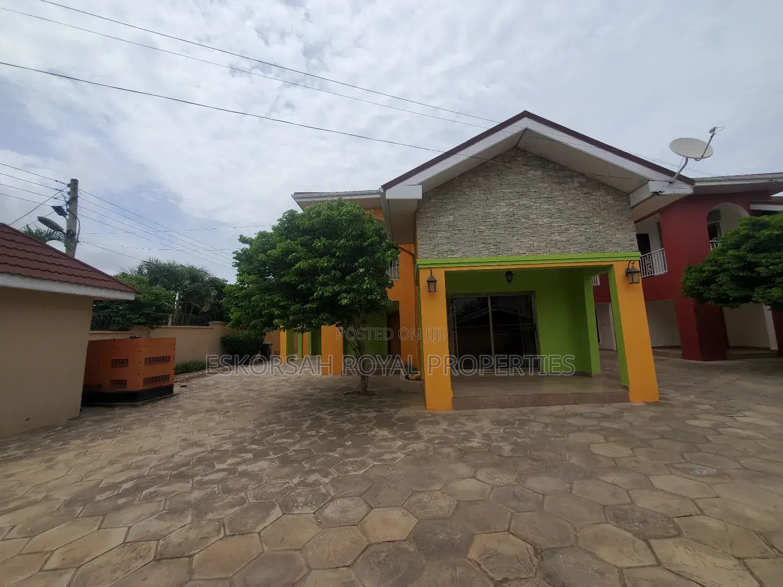 4bdrm Townhouse / Terrace in Adjiringanor, Adjiriganor for rent