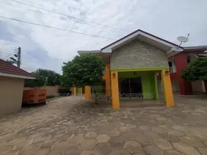 4bdrm Townhouse / Terrace in Adjiringanor, Adjiriganor for rent