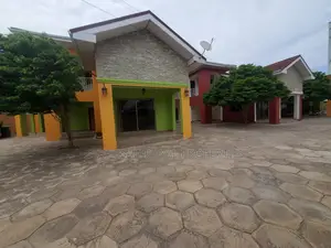 4bdrm Townhouse / Terrace in Adjiringanor, Adjiriganor for rent