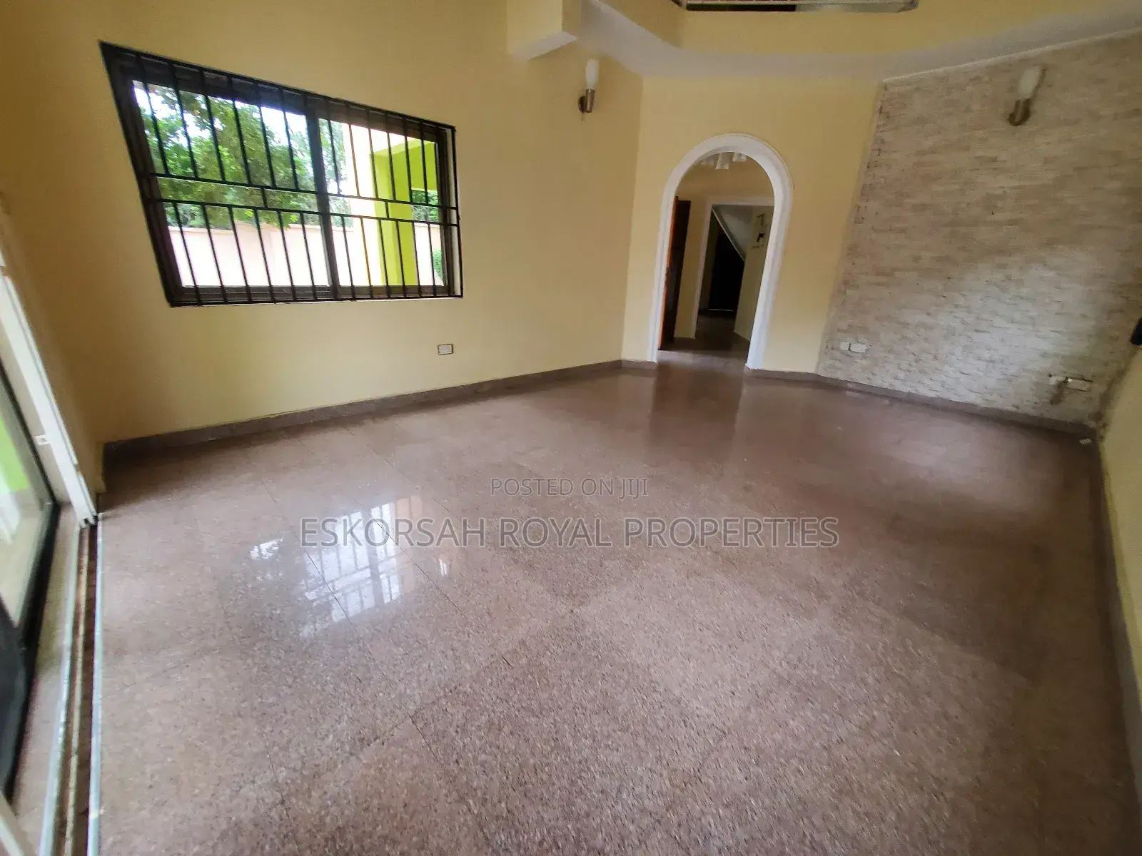 4bdrm Townhouse / Terrace in Adjiringanor, Adjiriganor for rent