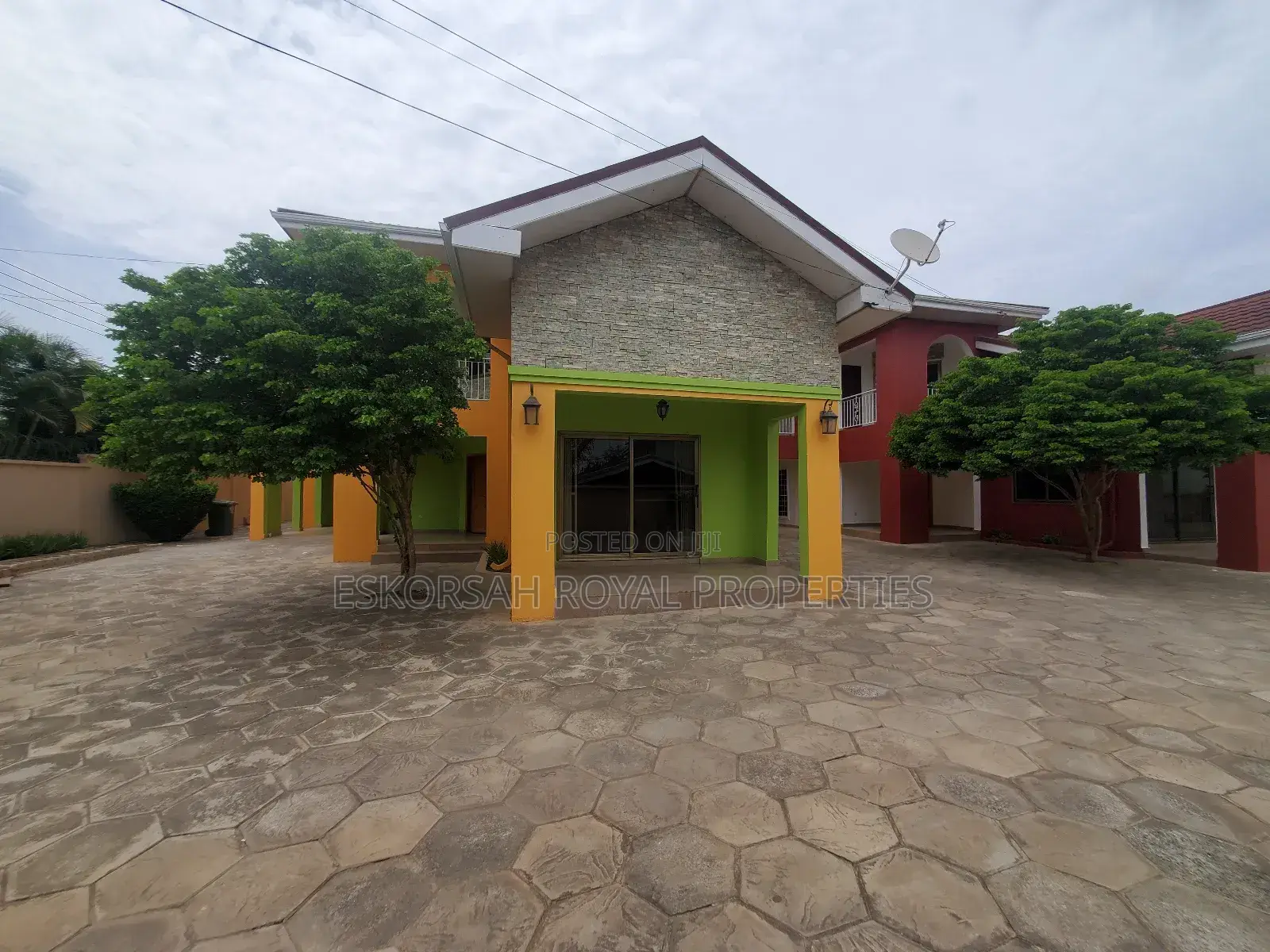 4bdrm Townhouse / Terrace in Adjiringanor, Adjiriganor for rent