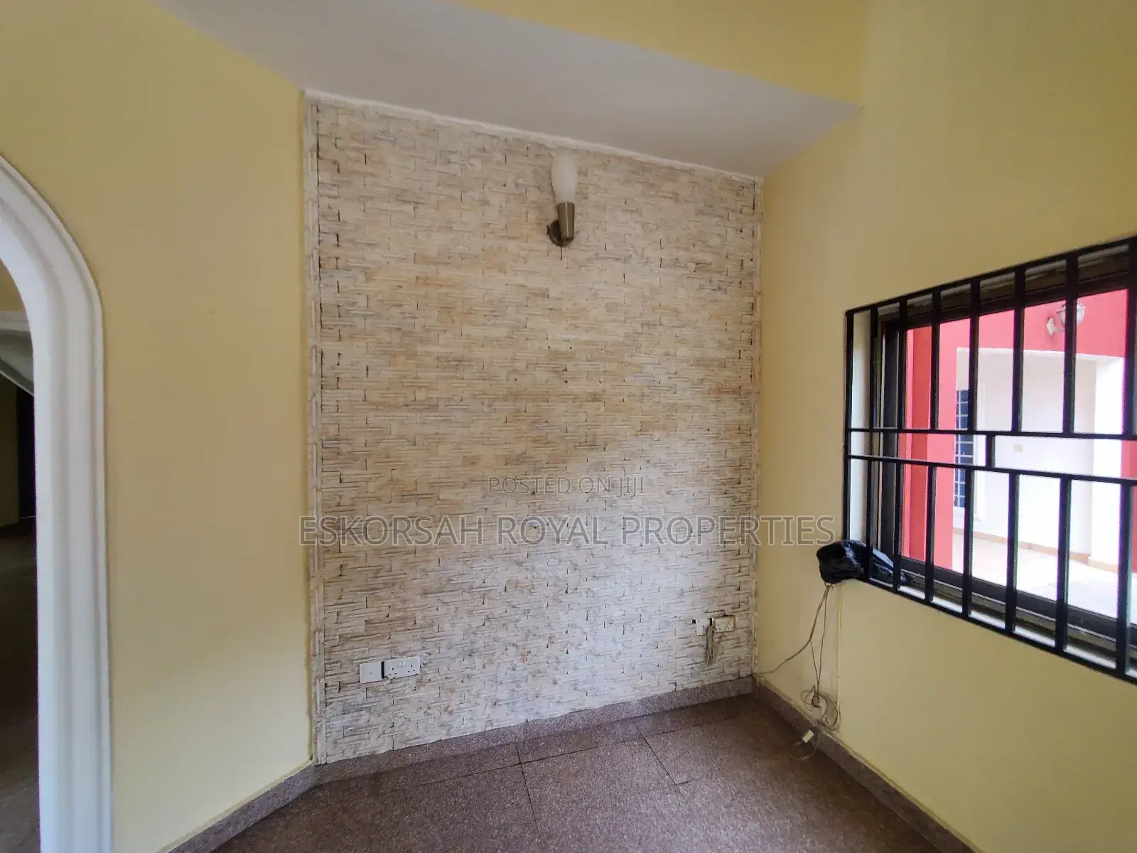 4bdrm Townhouse / Terrace in Adjiringanor, Adjiriganor for rent