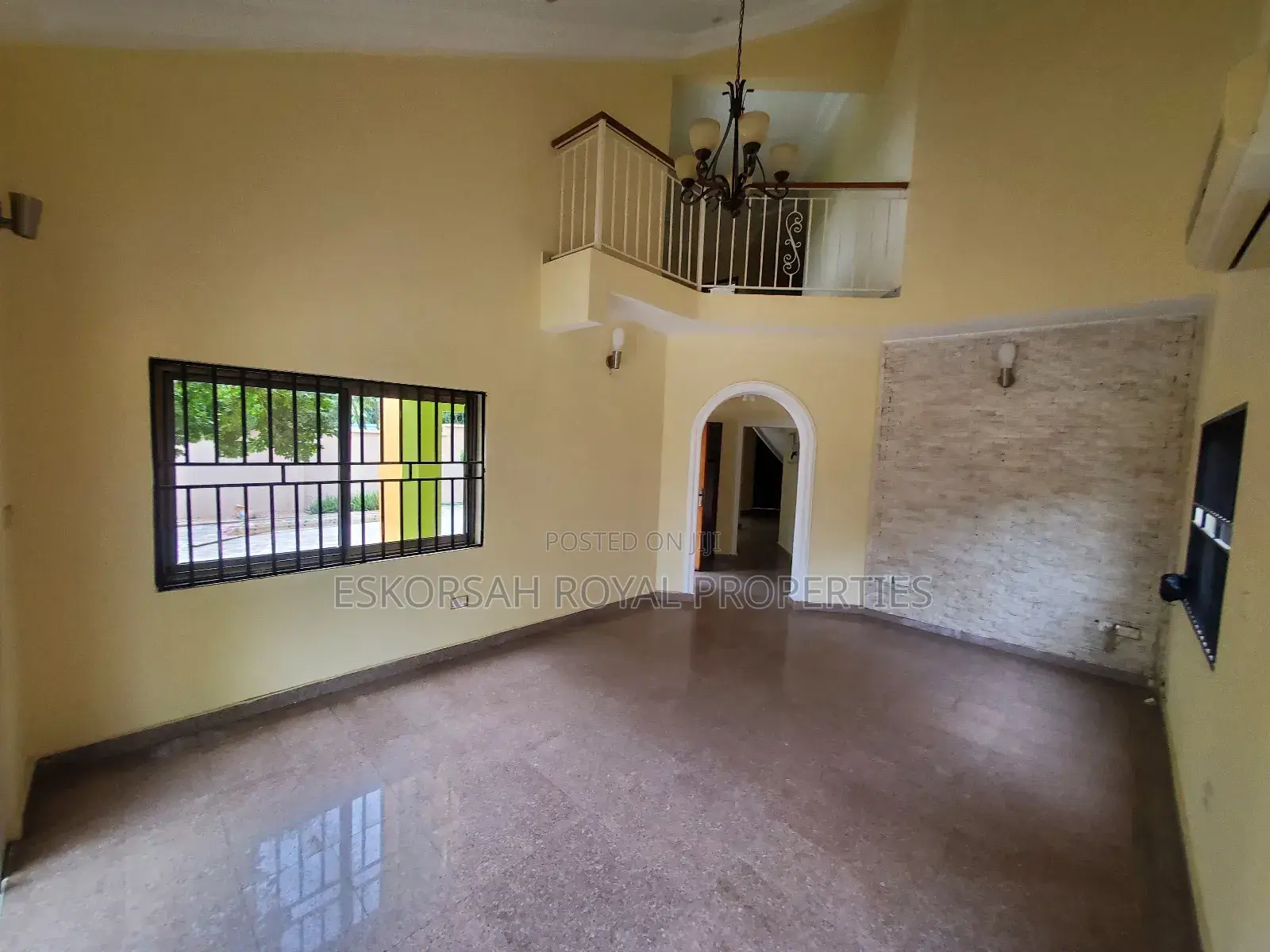 4bdrm Townhouse / Terrace in Adjiringanor, Adjiriganor for rent