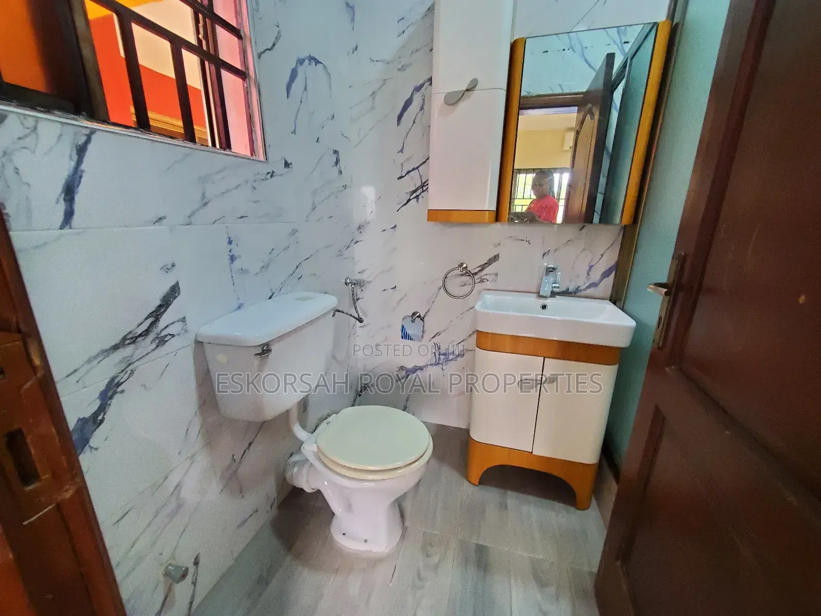 4bdrm Townhouse / Terrace in Adjiringanor, Adjiriganor for rent