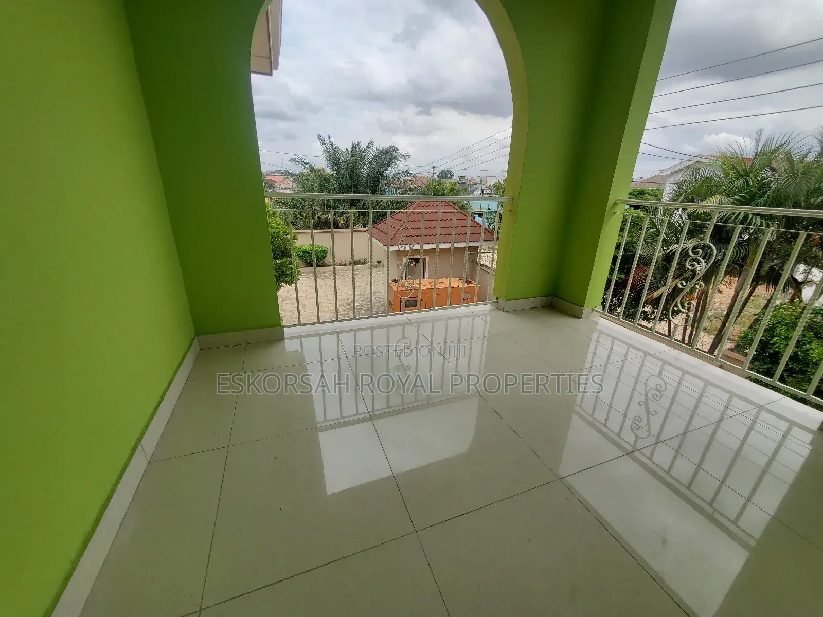 4bdrm Townhouse / Terrace in Adjiringanor, Adjiriganor for rent