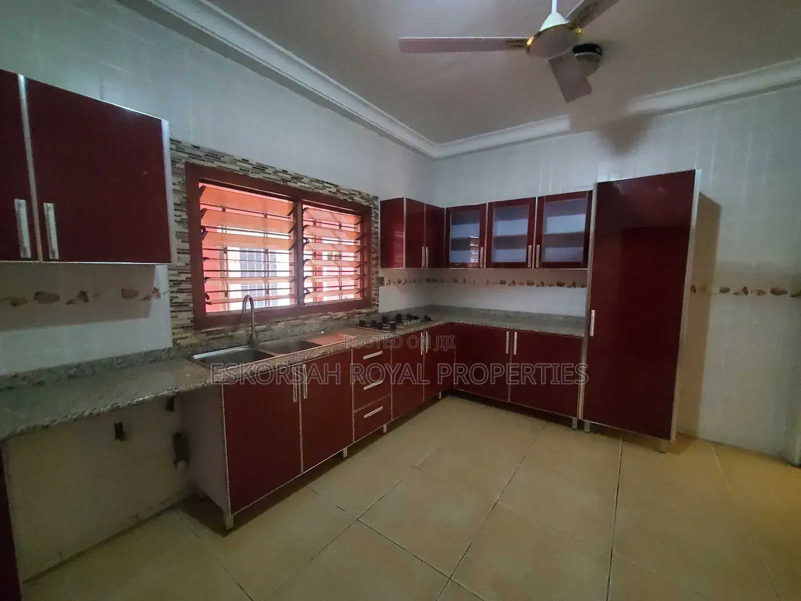 4bdrm Townhouse / Terrace in Adjiringanor, Adjiriganor for rent