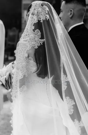 Elegant Long Luxury Cathedral Wedding Veil – Lace Edges
