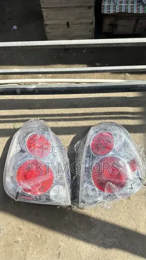 Nissan Altima Taillight 2001,2002,2003,2004,2005,2006,2007,