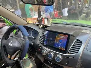 Mitsubishi L200 Android Screen / Car Play Screen
