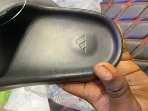 Solid Adidas Yeezy Slide