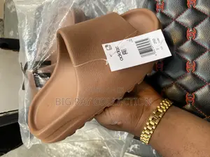 Solid Adidas Yeezy Slide