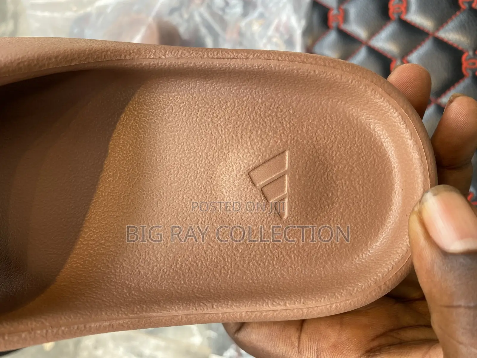 Solid Adidas Yeezy Slide