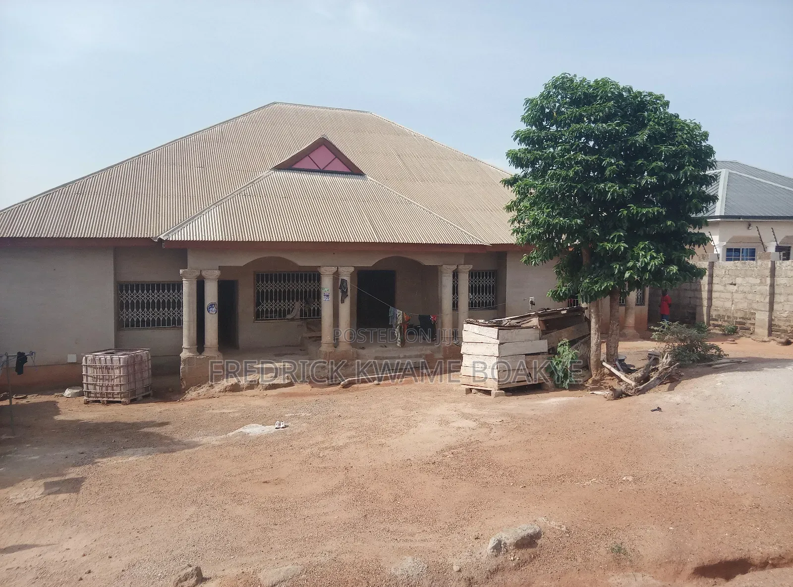 10bdrm House in Brother K Estate, Kumasi Metropolitan for sale