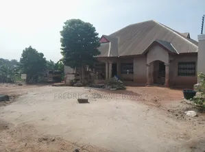 10bdrm House in Brother K Estate, Kumasi Metropolitan for sale