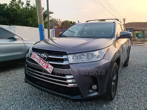 Photo - Toyota Highlander 2016 Beige