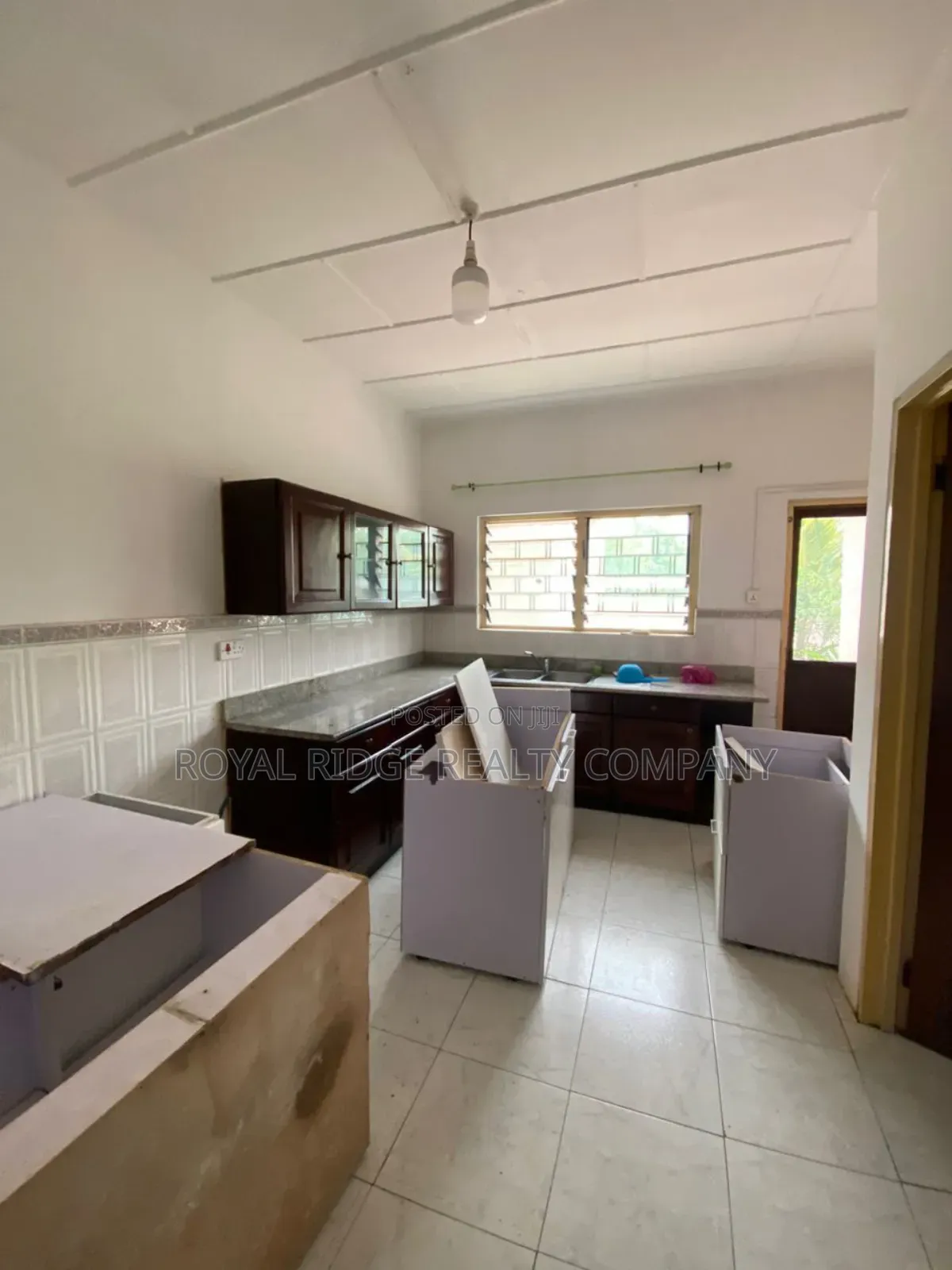 3bdrm House in East Airport, Accra Metropolitan for rent