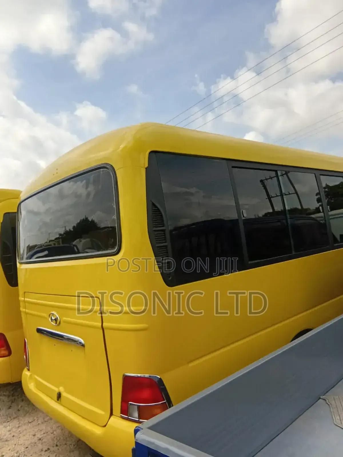 Hyundai County 2014 Yellow