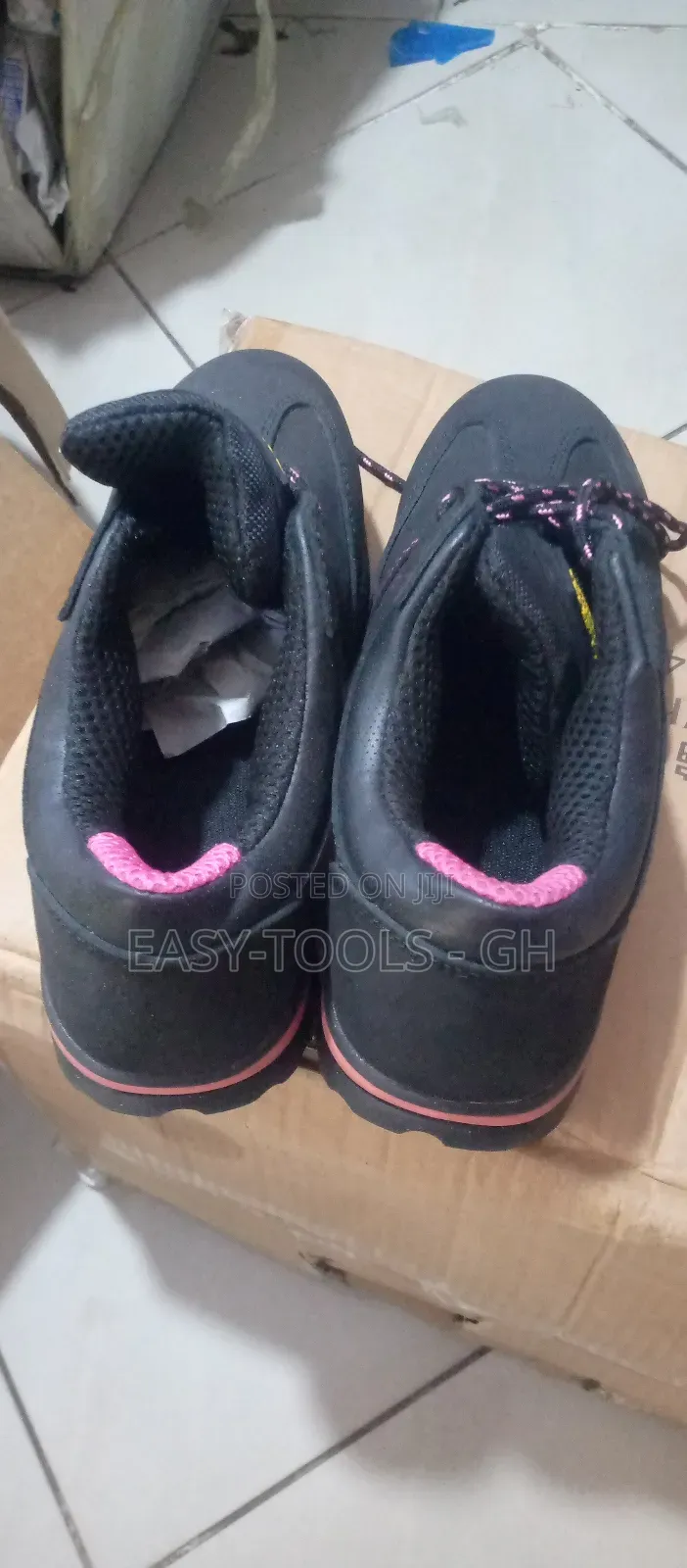 Safety Shoes ( Males / Females )