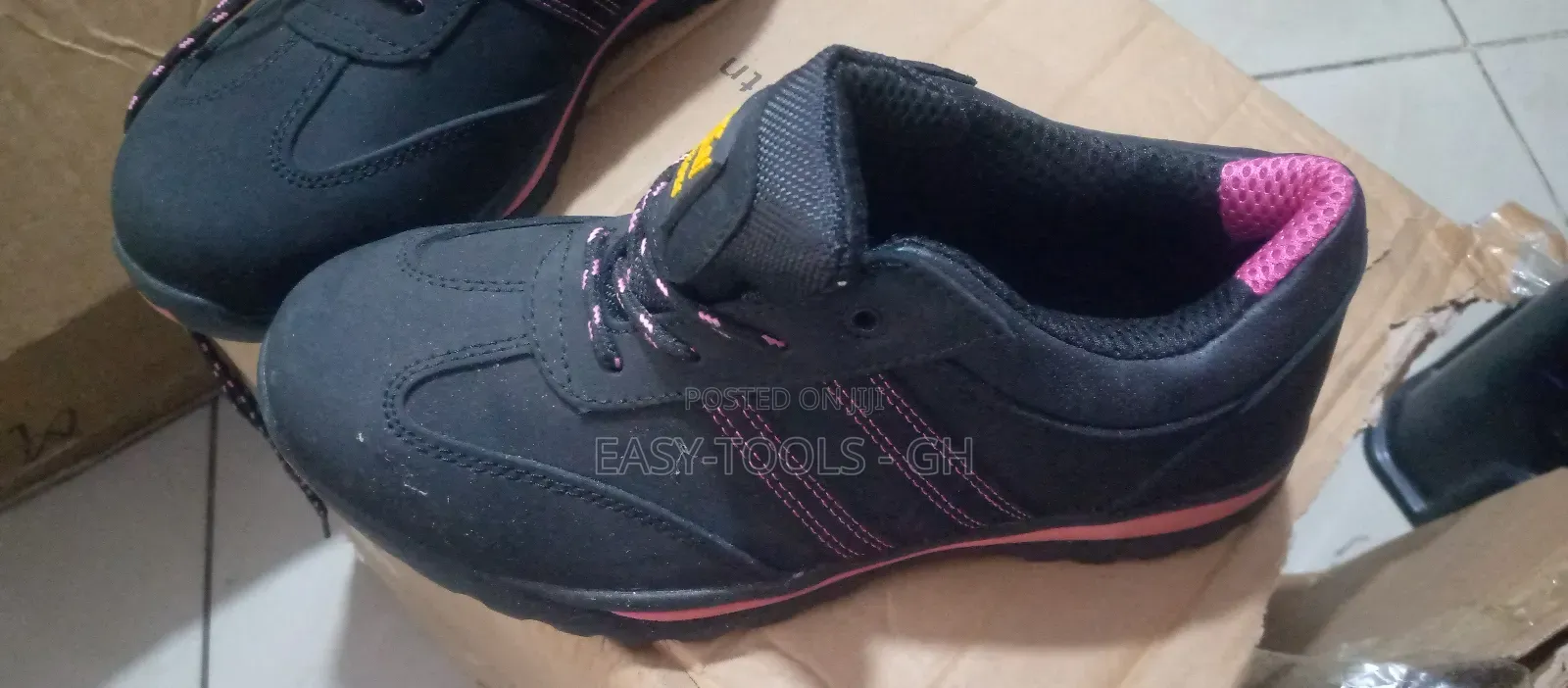 Safety Shoes ( Males / Females )