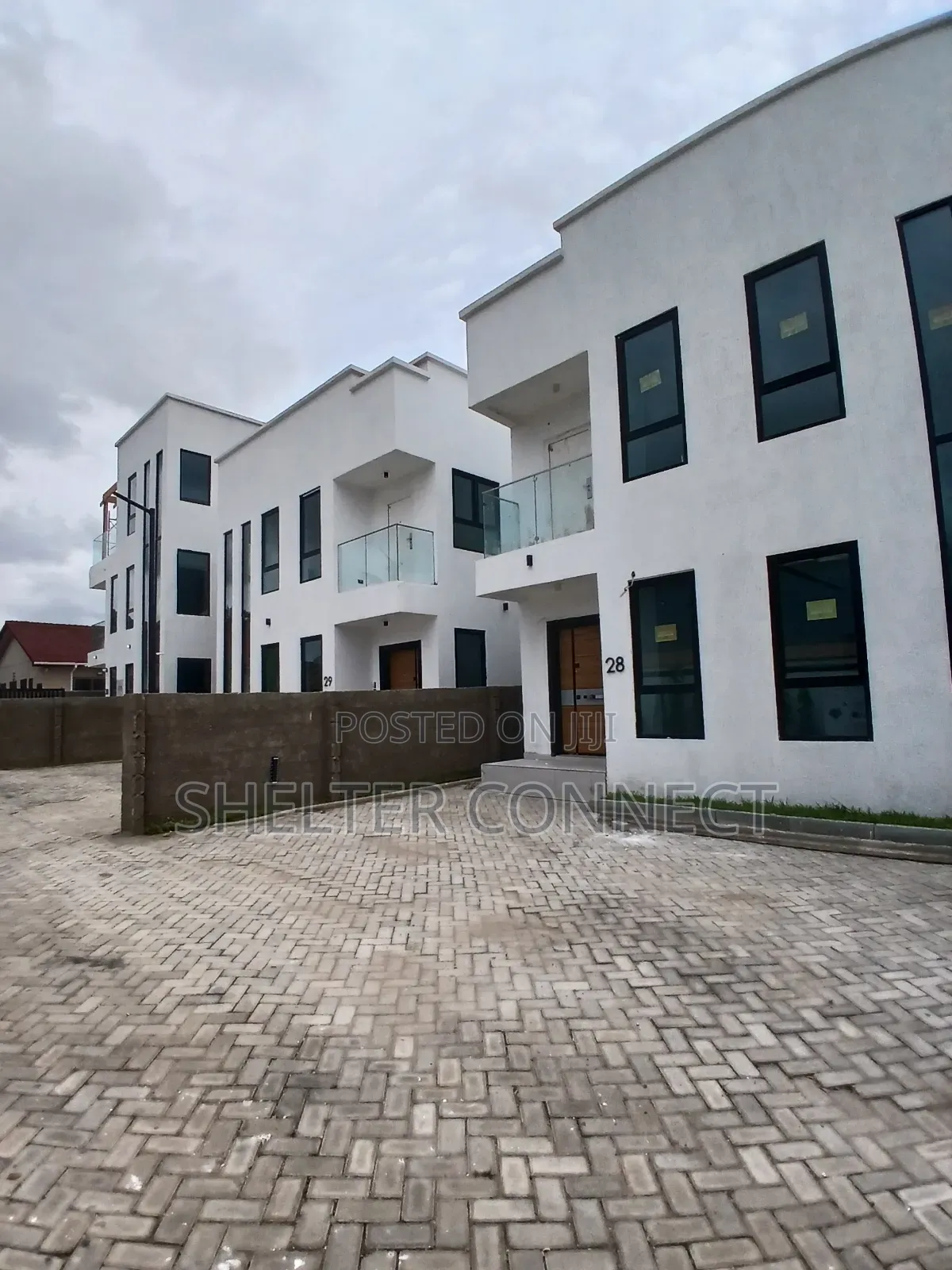3bdrm Duplex in North Legon for sale