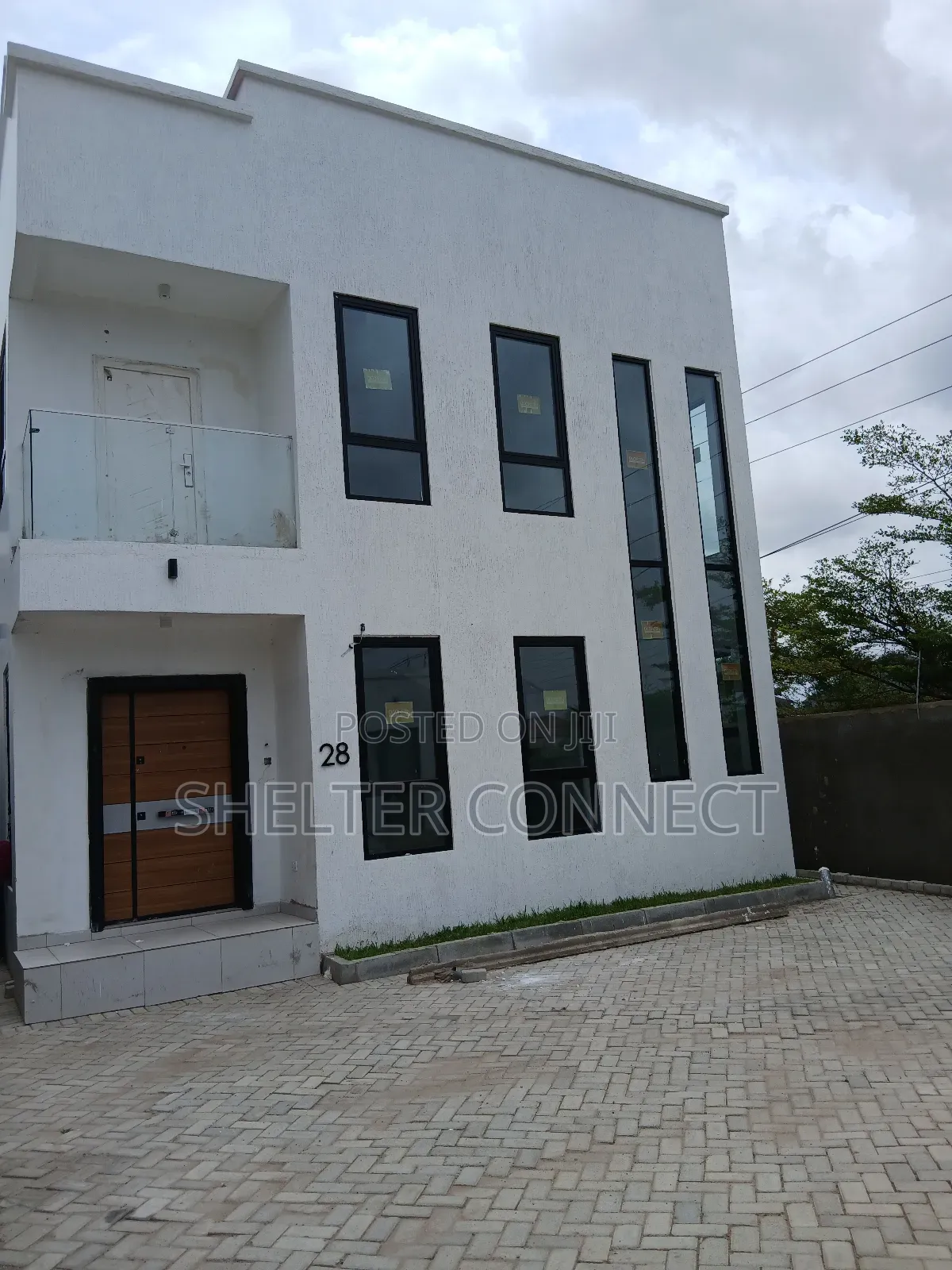 3bdrm Duplex in North Legon for sale