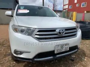Photo - Toyota Highlander 2013 White