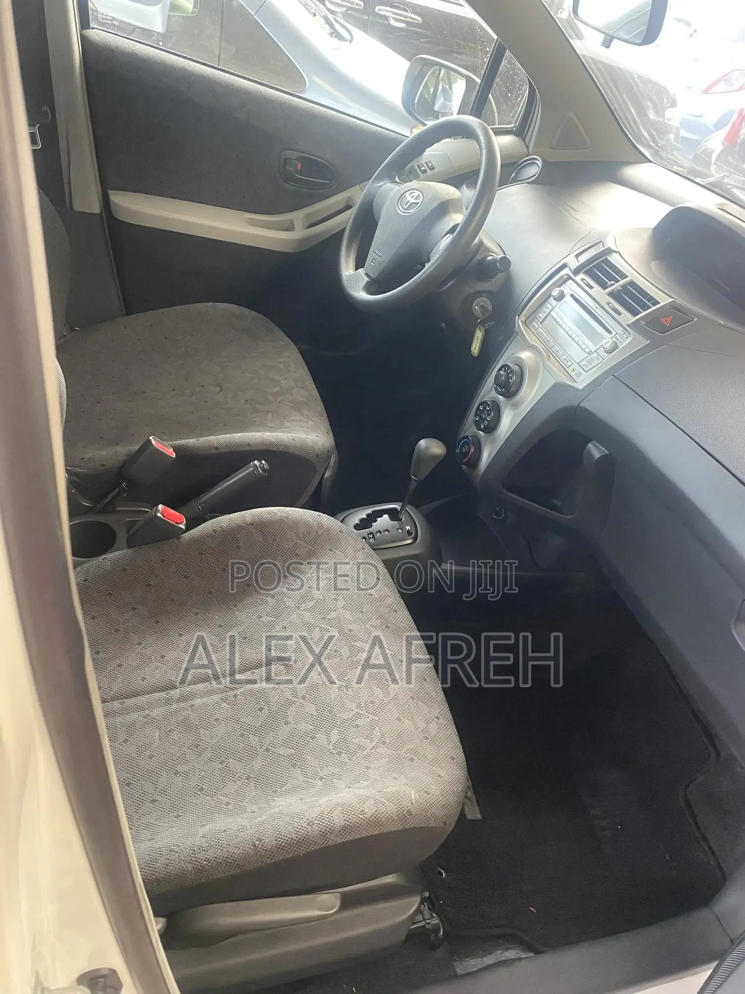 Toyota Vitz 1.3 AWD 3dr 2008 White