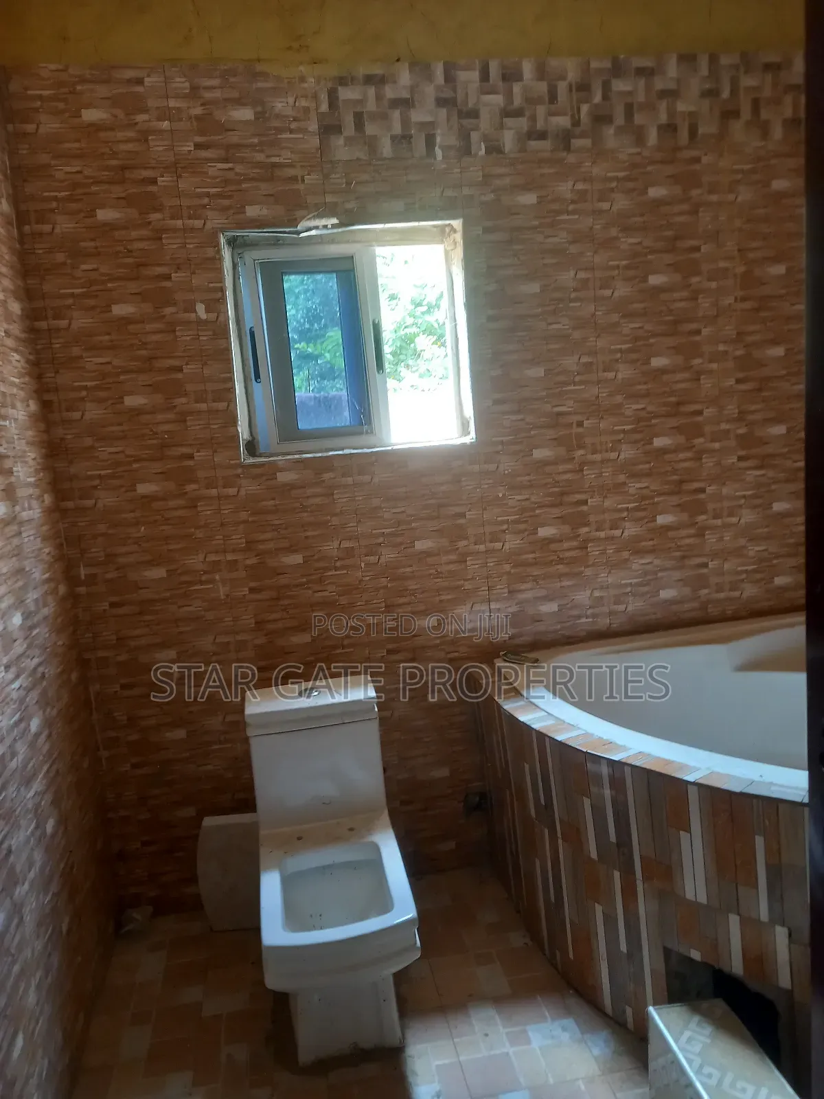 6bdrm House in Krobo, Kumasi Metropolitan for sale