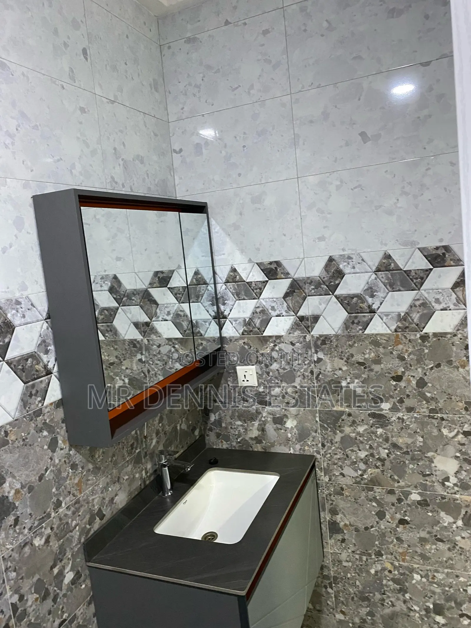 3bdrm Apartment in Westhills Mall for rent