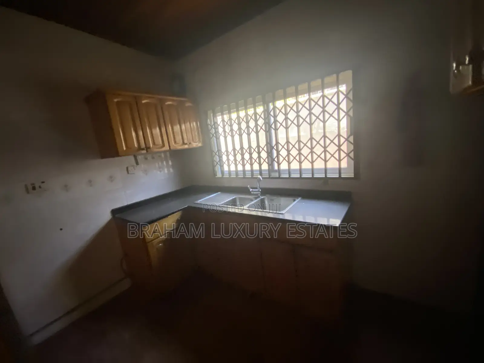 3bdrm House in Braham Luxury, Spintex for rent
