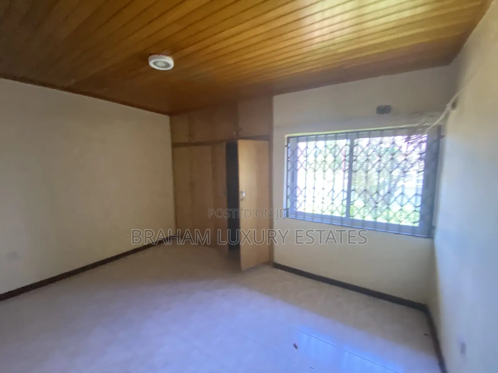 3bdrm House in Braham Luxury, Spintex for rent