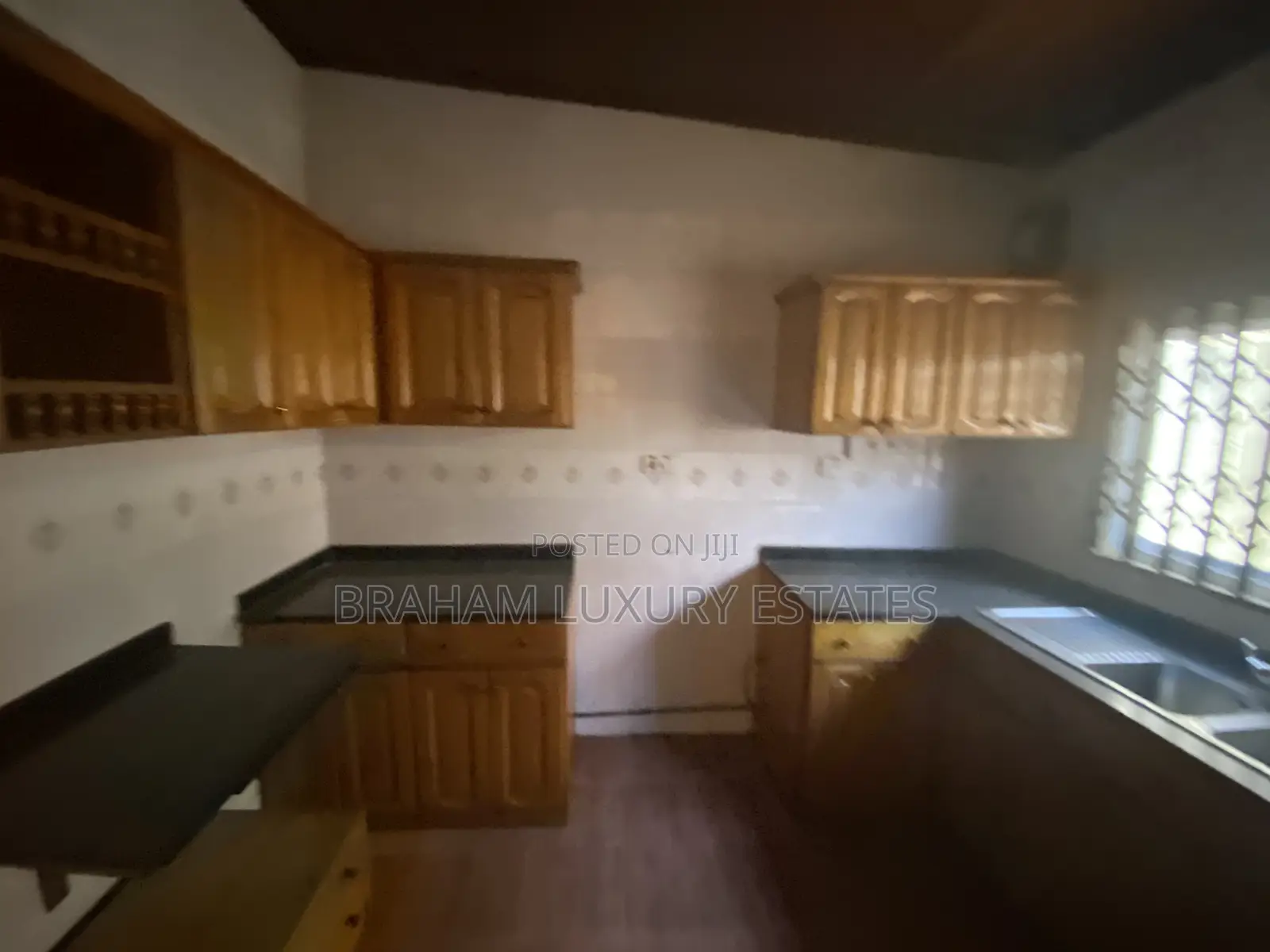3bdrm House in Braham Luxury, Spintex for rent