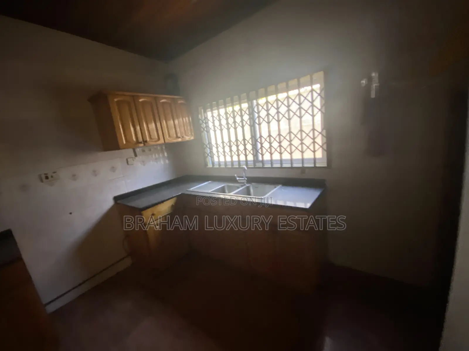 3bdrm House in Braham Luxury, Spintex for rent