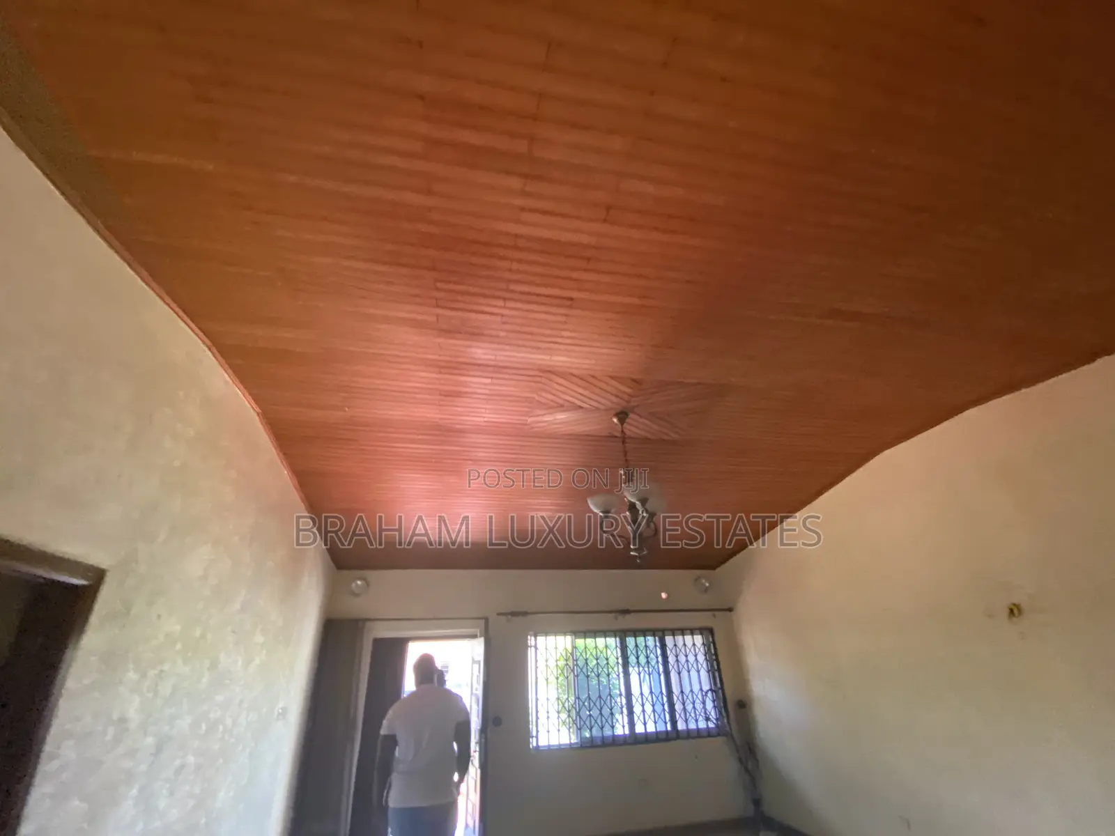 3bdrm House in Braham Luxury, Spintex for rent