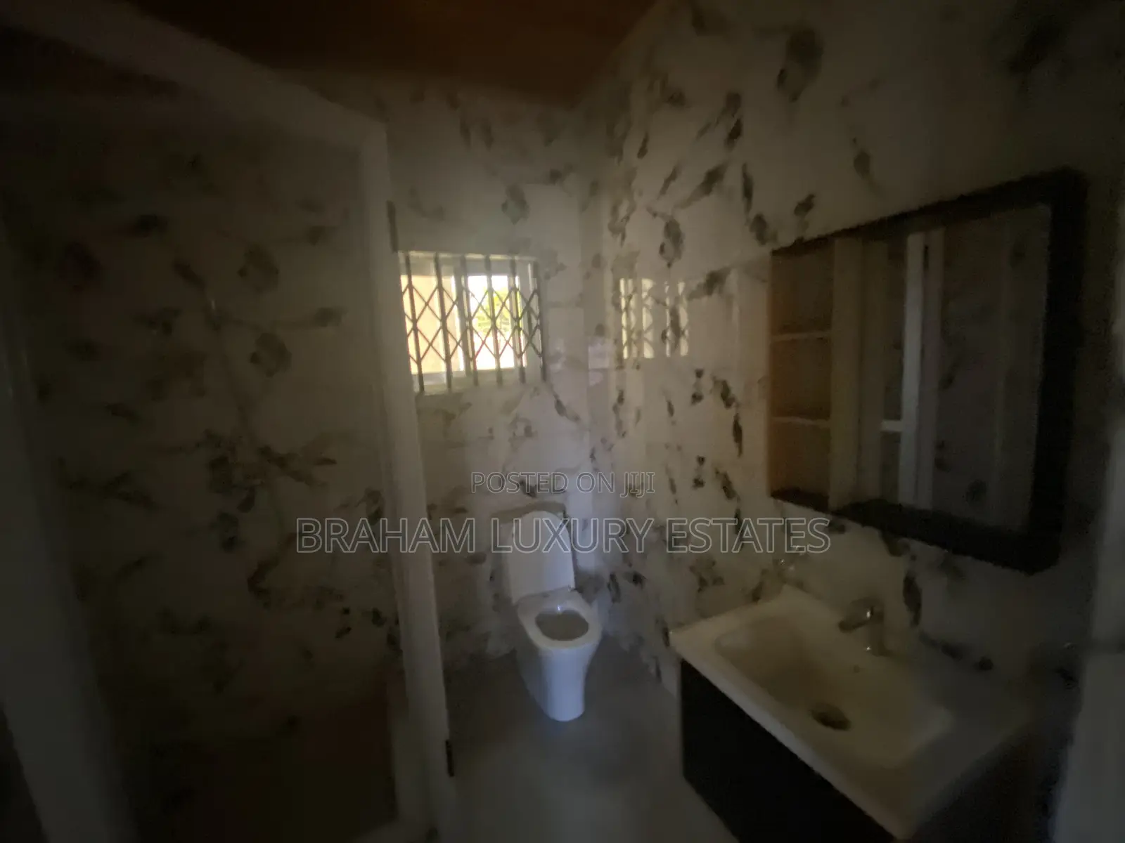 3bdrm House in Braham Luxury, Spintex for rent