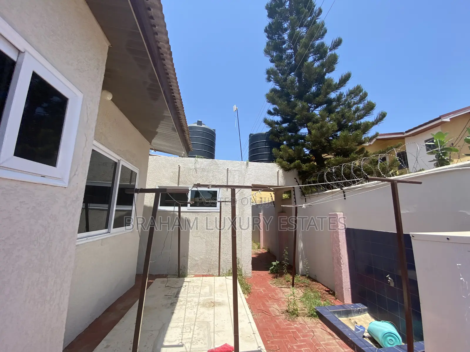 3bdrm House in Braham Luxury, Spintex for rent