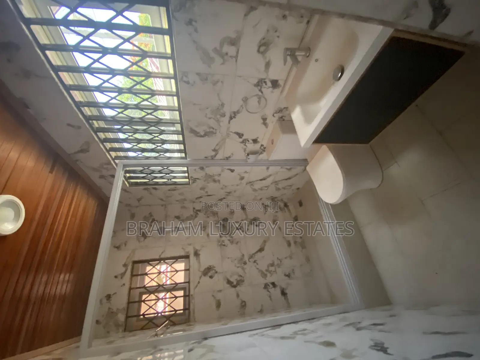 3bdrm House in Braham Luxury, Spintex for rent