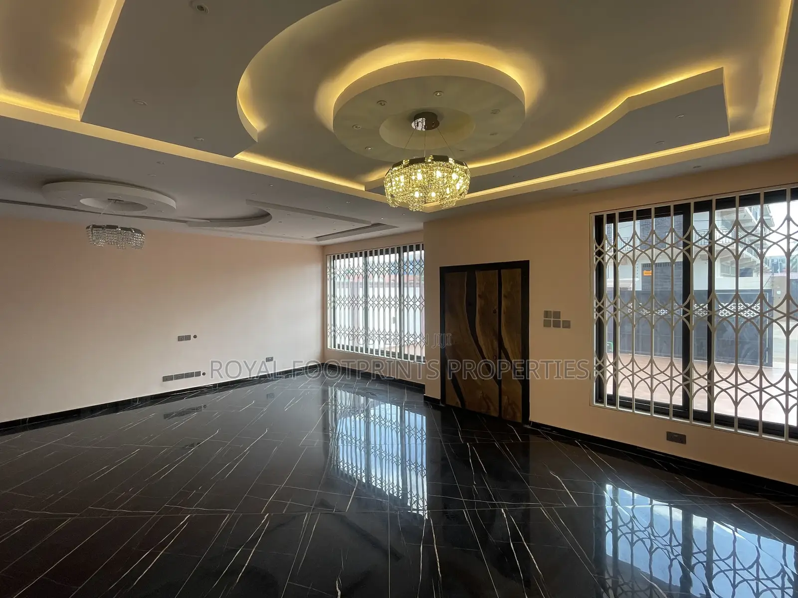 5bdrm House in Luxelooks Properties, East Legon for sale