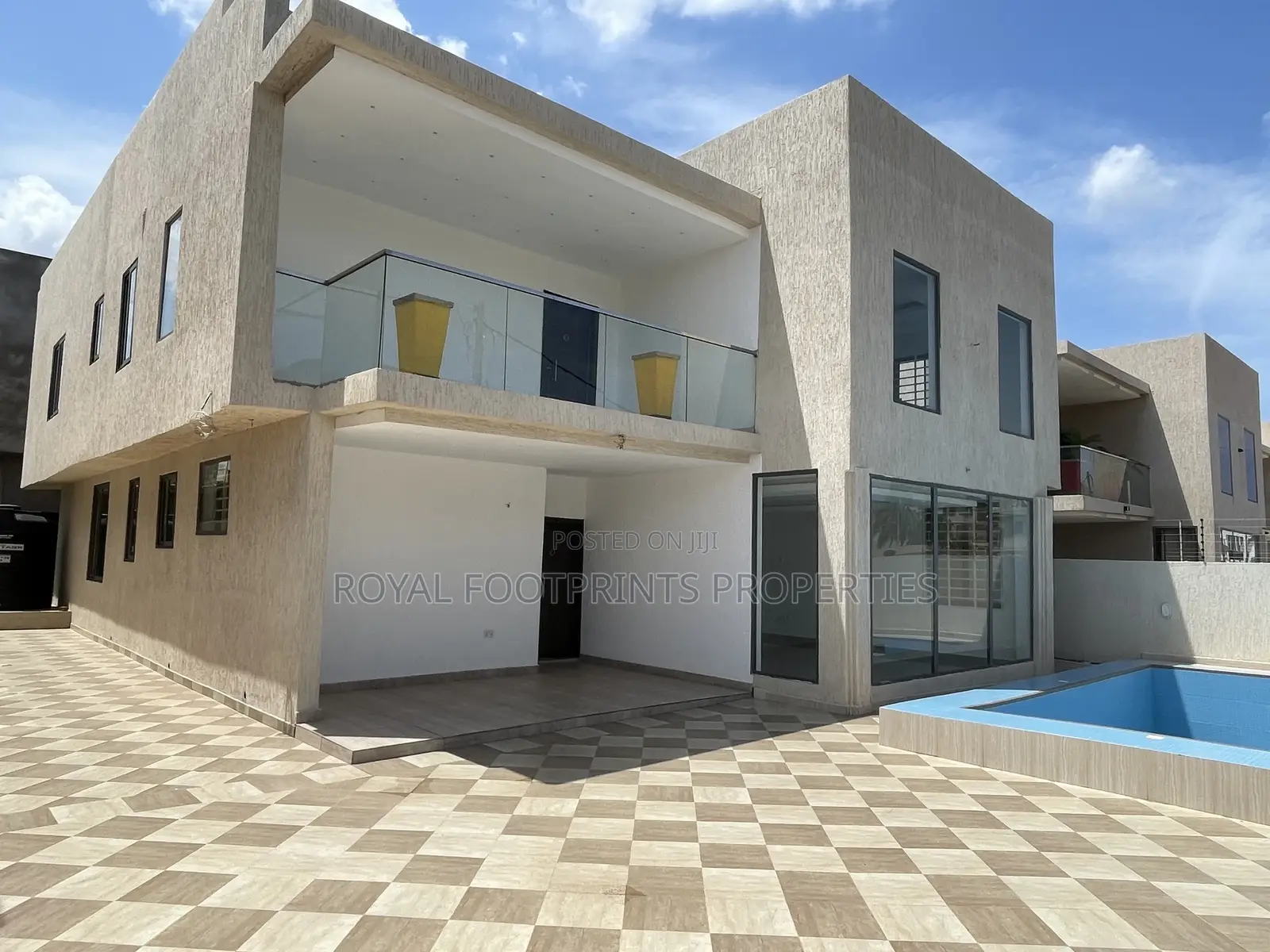 4bdrm House in Luxelooks Properties, East Legon for sale
