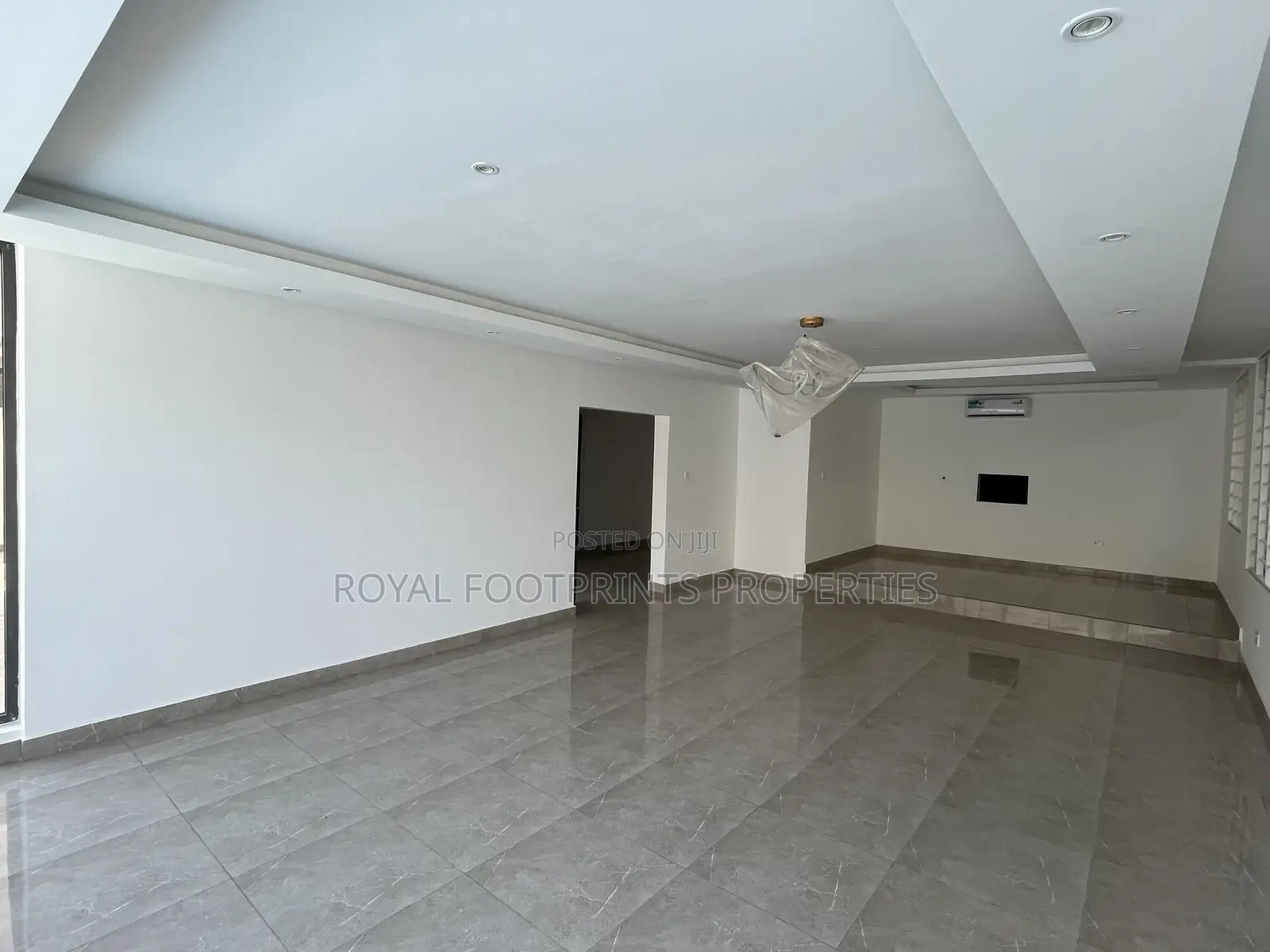 4bdrm House in Luxelooks Properties, East Legon for sale