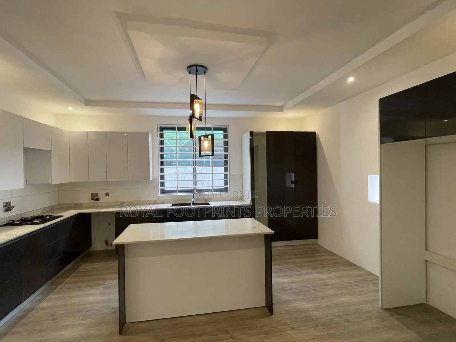4bdrm House in Luxelooks Properties, East Legon for sale