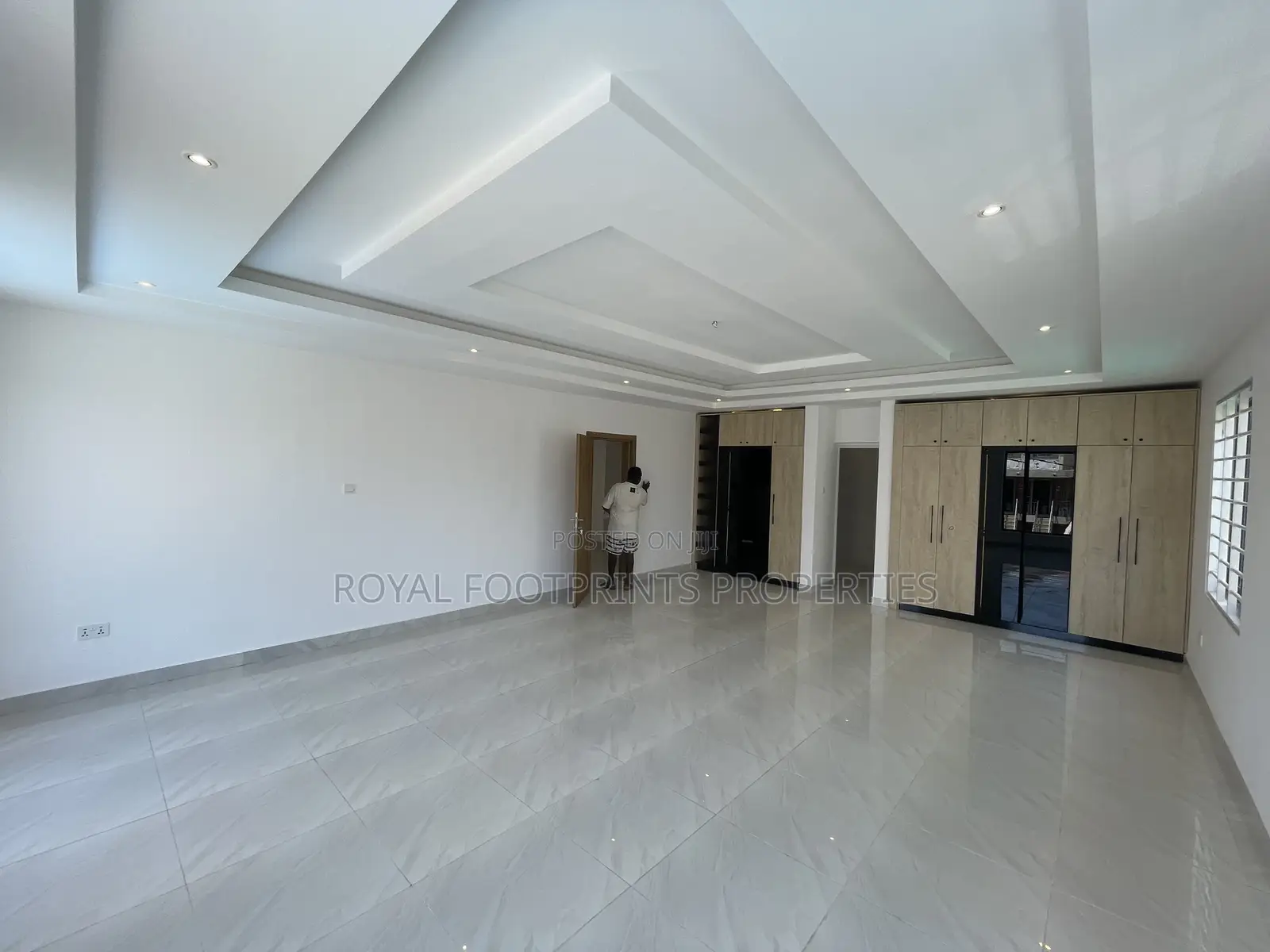 4bdrm House in Luxelooks Properties, East Legon for sale